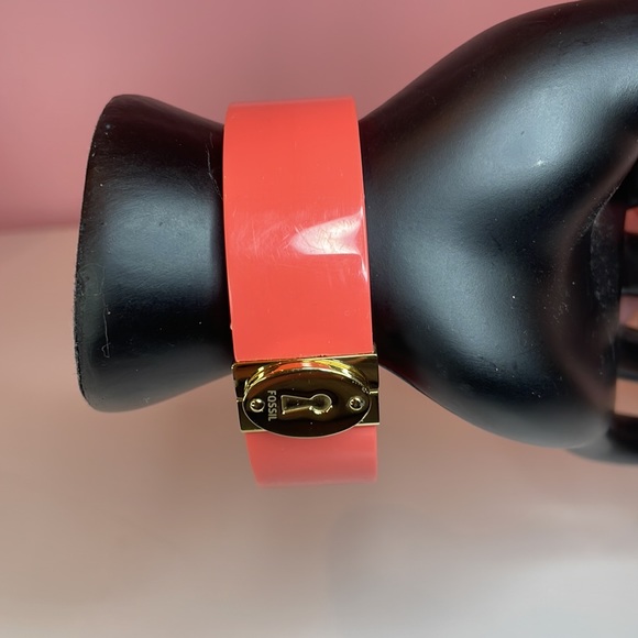 Fossil pinkish salmon colored hard plastic and gold tone bangle/cuff bracelet - Picture 6 of 8